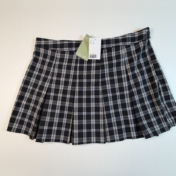 Divided by H&M Dresses & Skirts - NWT Divided by H&M Black White Plaid Pleated Mini Skirt Size 14 Y2K Grunge